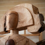 Talla de madera. Menina. Detalle