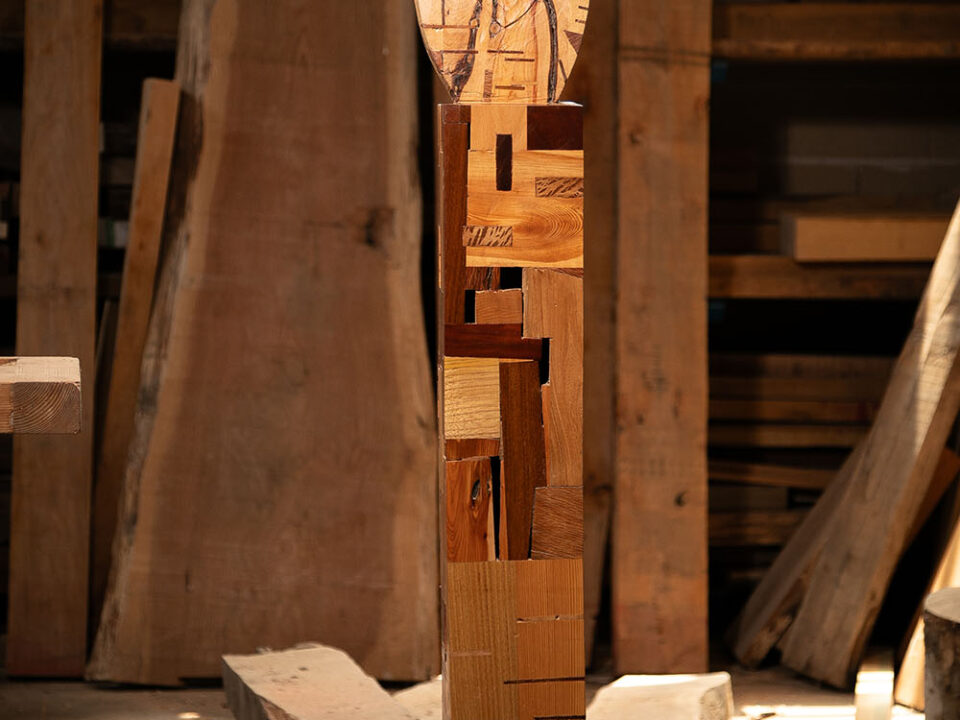 Talla en madera. Imágenes del bosque. Imagen I. Sabina. Estuco y policromía. Peana incorporada con múltiples maderas. 23x147.5x23cms. Gubiarte