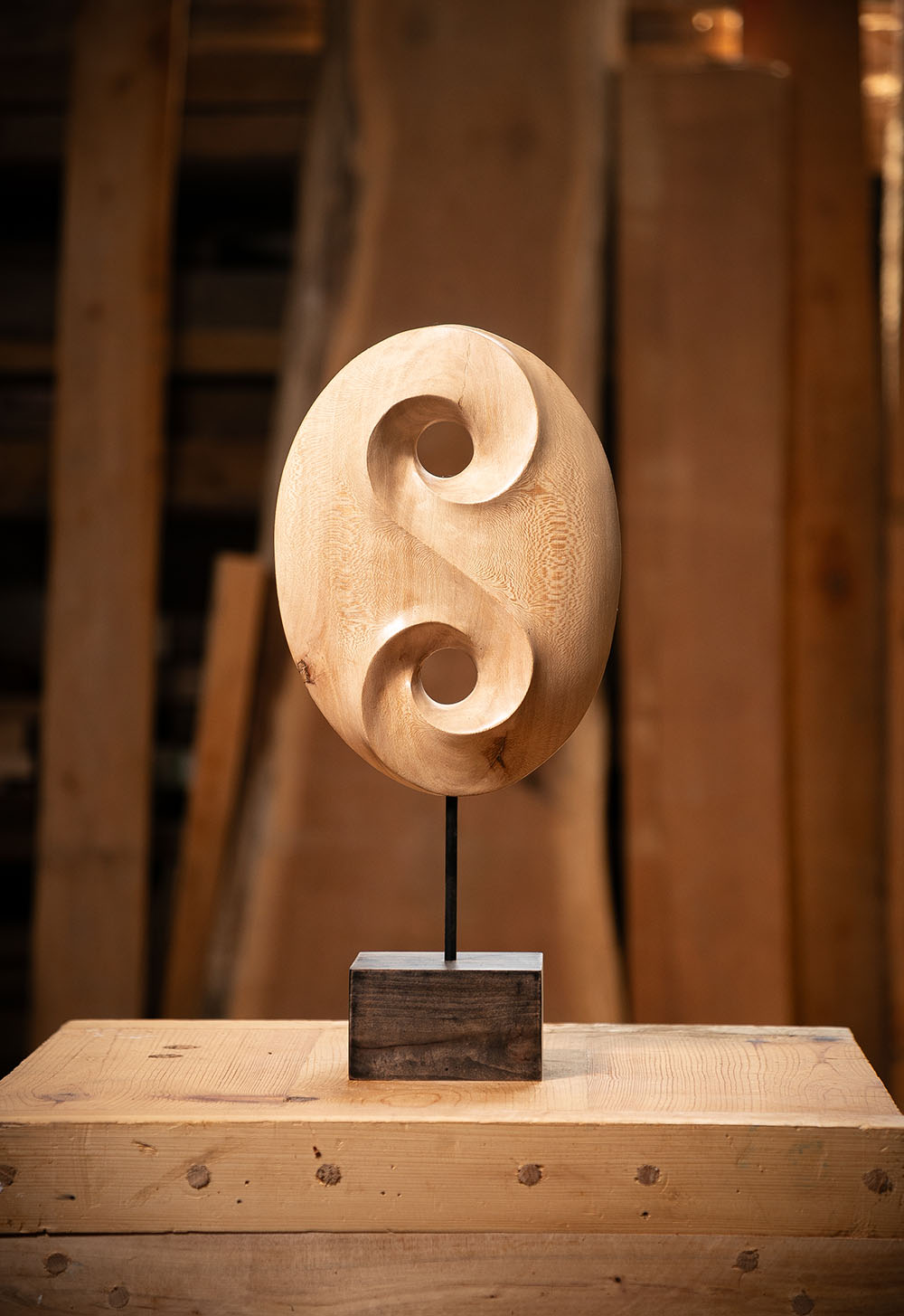 Talla en madera. Norte-Sur. Platano. 23x50x12. Gubiarte