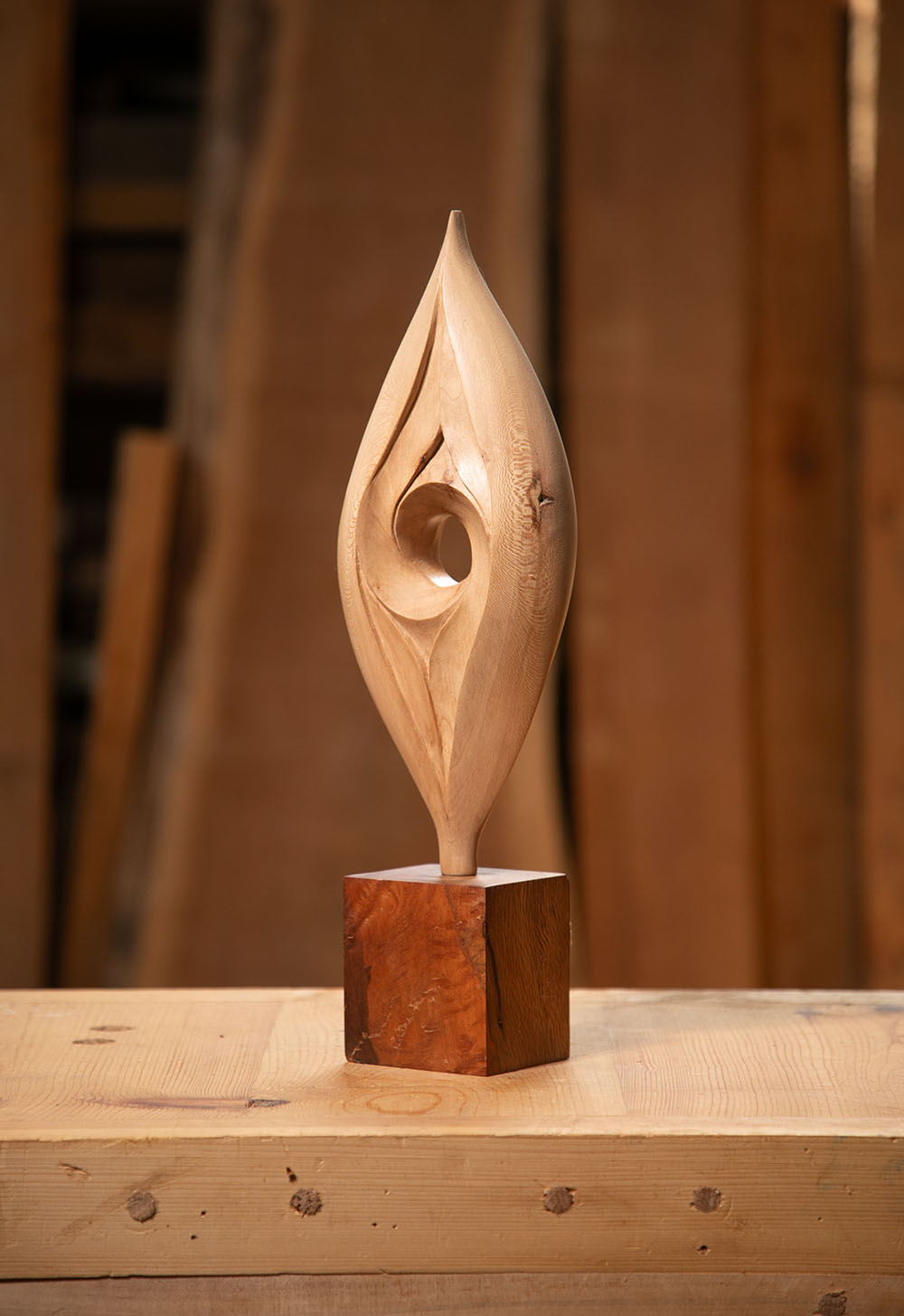 Talla en madera. Antorcha. Aliso. 46x15x8cm. Gubiarte