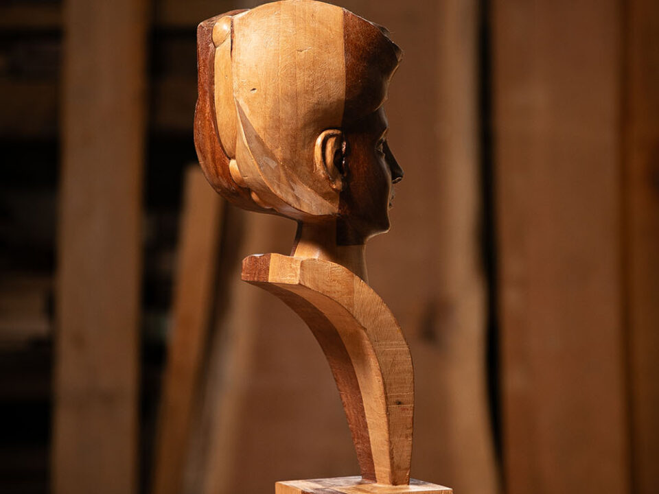 Talla en madera. Serie Imágenes del Bosque. Heget. Aliso. Dorado y policromía. 13.5x41x20.5cm. Gubiarte