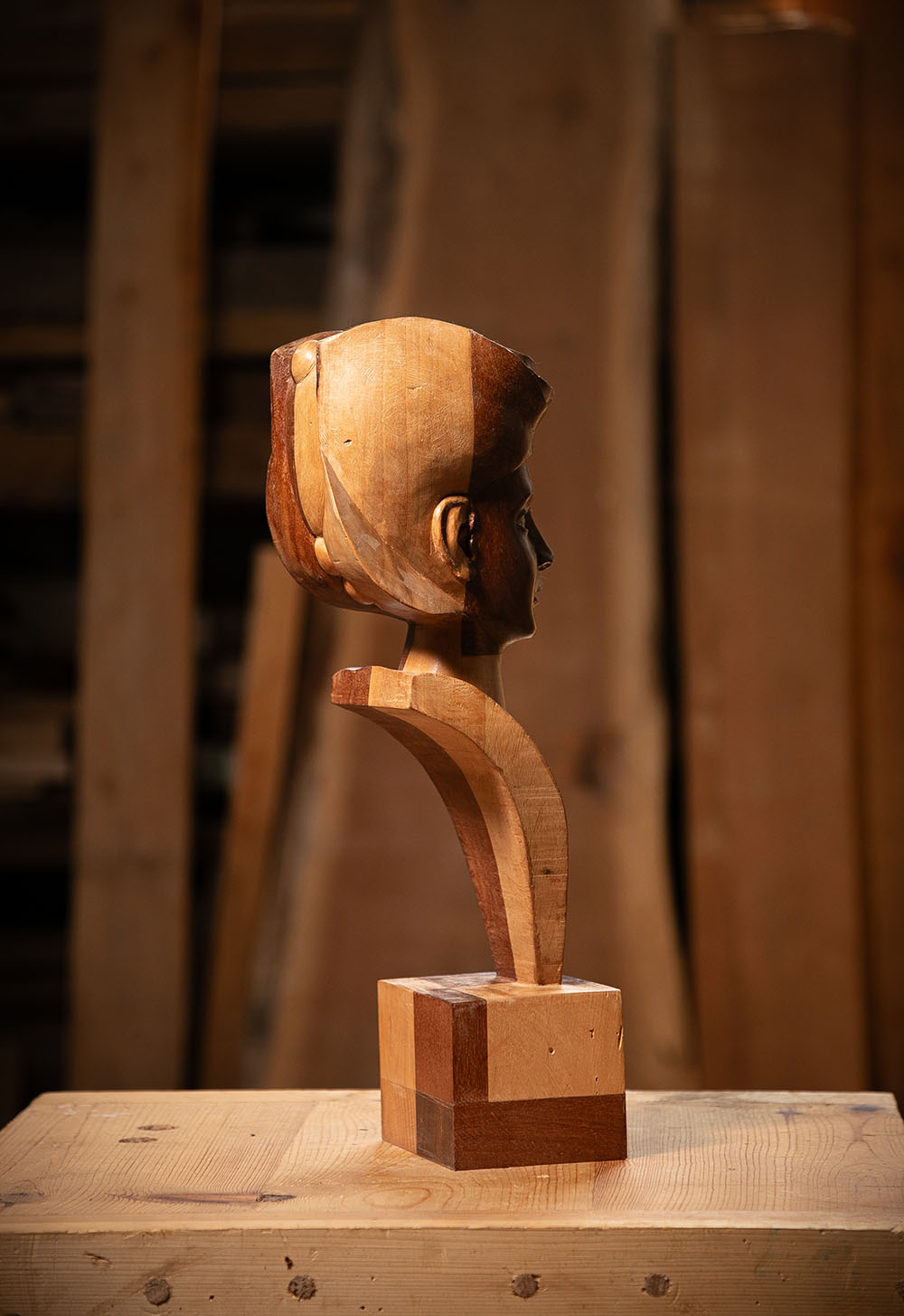 Talla en madera. Serie Imágenes del Bosque. Heget. Aliso. Dorado y policromía. 13.5x41x20.5cm. Gubiarte