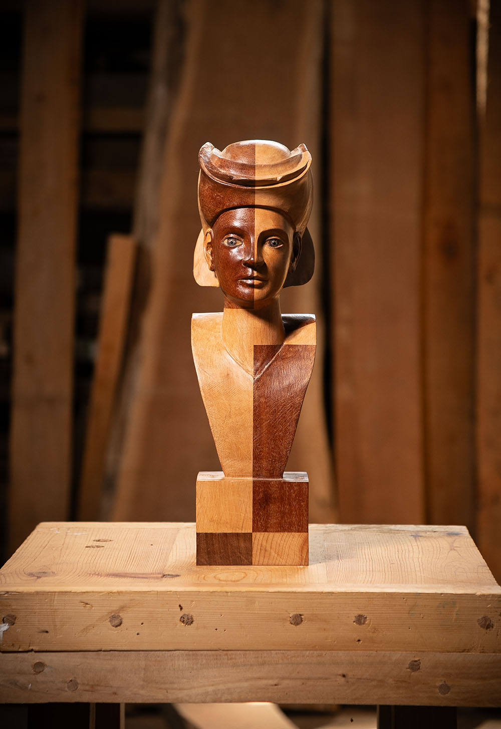 Talla en madera. Aliso y Sapelly. 16x51x19cm. Gubiarte