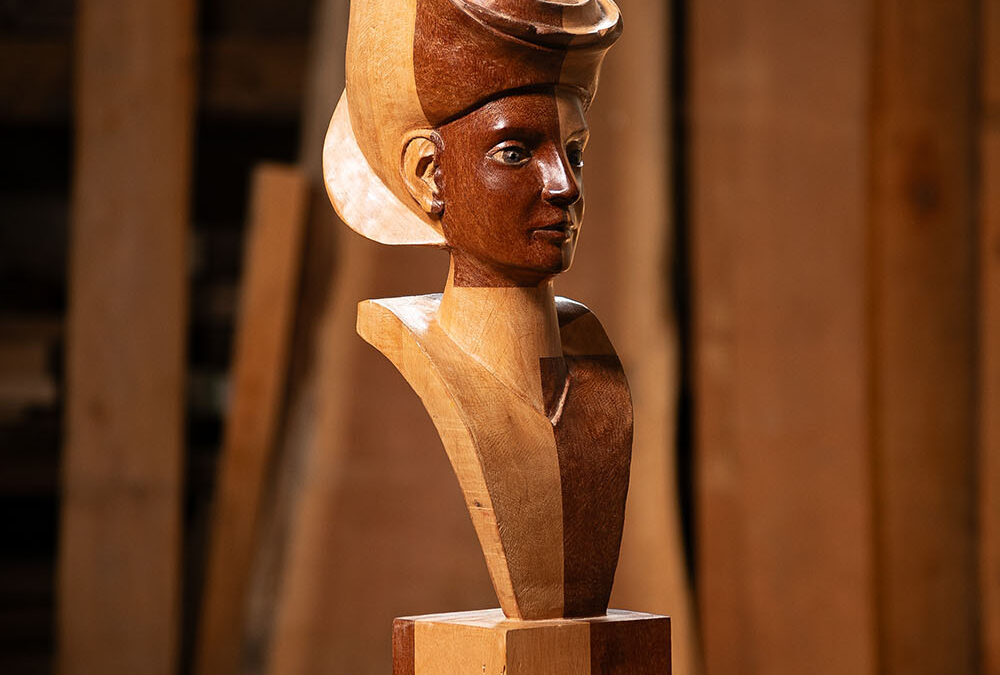 Talla en madera. Aliso y Sapelly. 16x51x19cm. Gubiarte