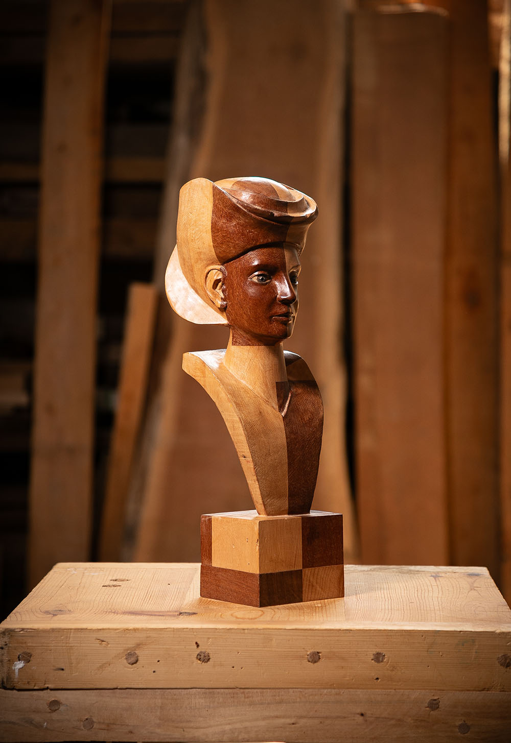 Talla en madera. Aliso y Sapelly. 16x51x19cm. Gubiarte