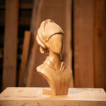 Talla en madera. Serie Imágenes del bosque. Helena. Olmo. 20.5x40.5x19cms. Gubiarte