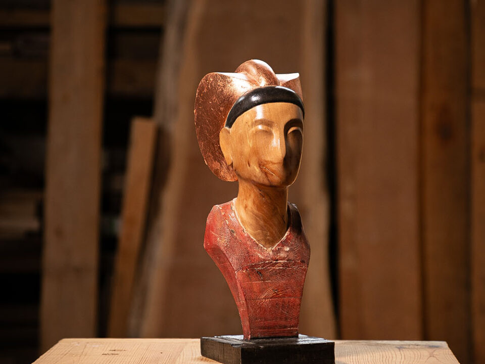 Talla en madera. Serie Imágenes del Bosque. Heget. Aliso. Dorado y policromía. 13.5x41x20.5cm. Gubiarte