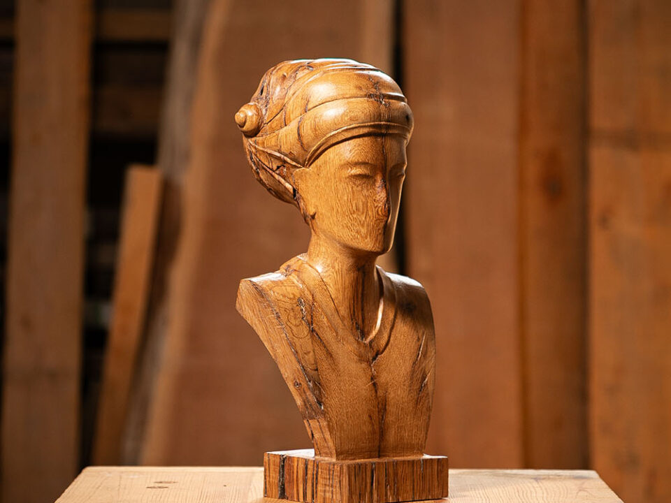 Talla en madera. Serie Imágenes del bosque. Imagen VI. Roble. 21.5x45x19cm. Gubiarte