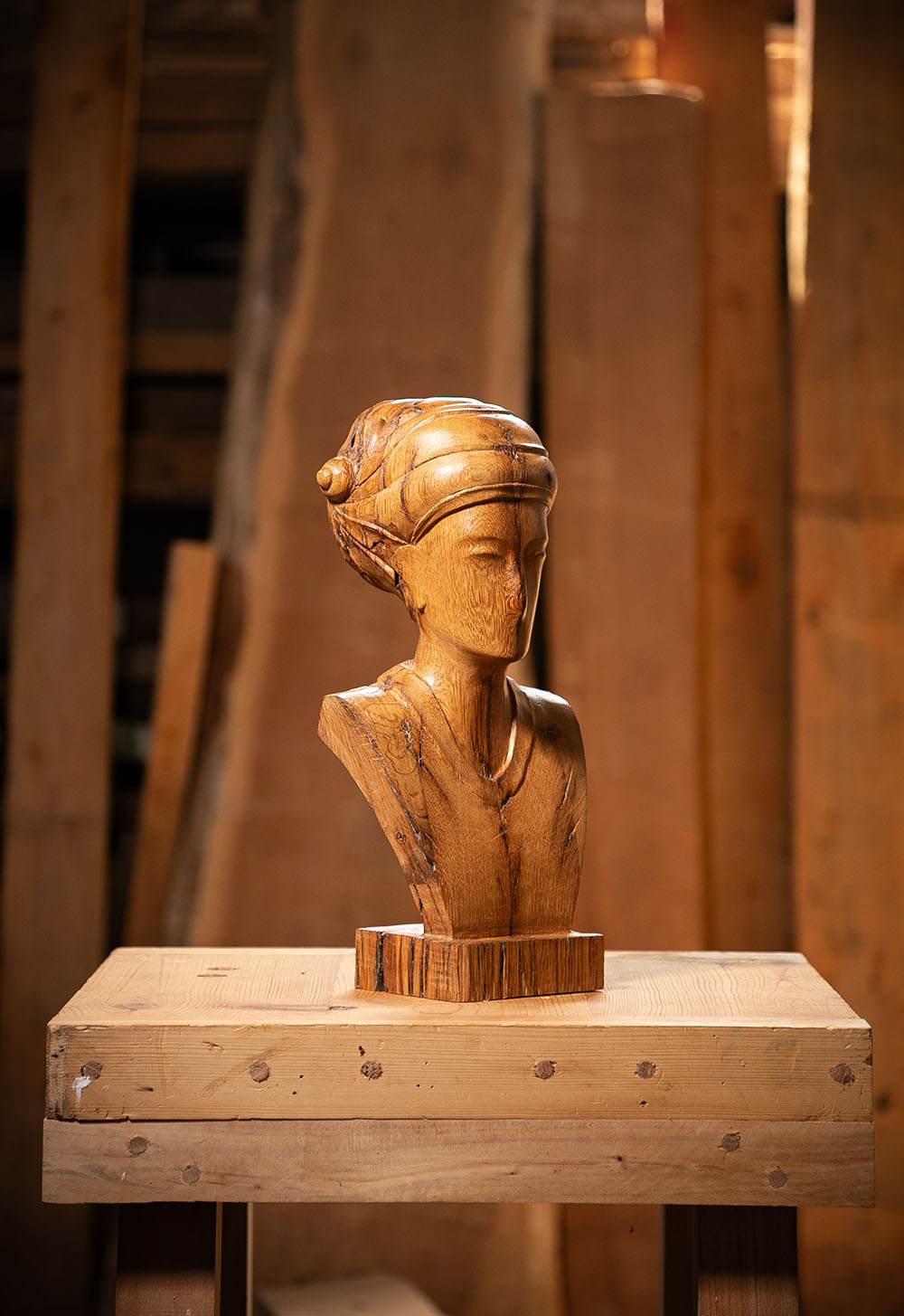 Talla en madera. Serie Imágenes del bosque. Imagen VI. Roble. 21.5x45x19cm. Gubiarte