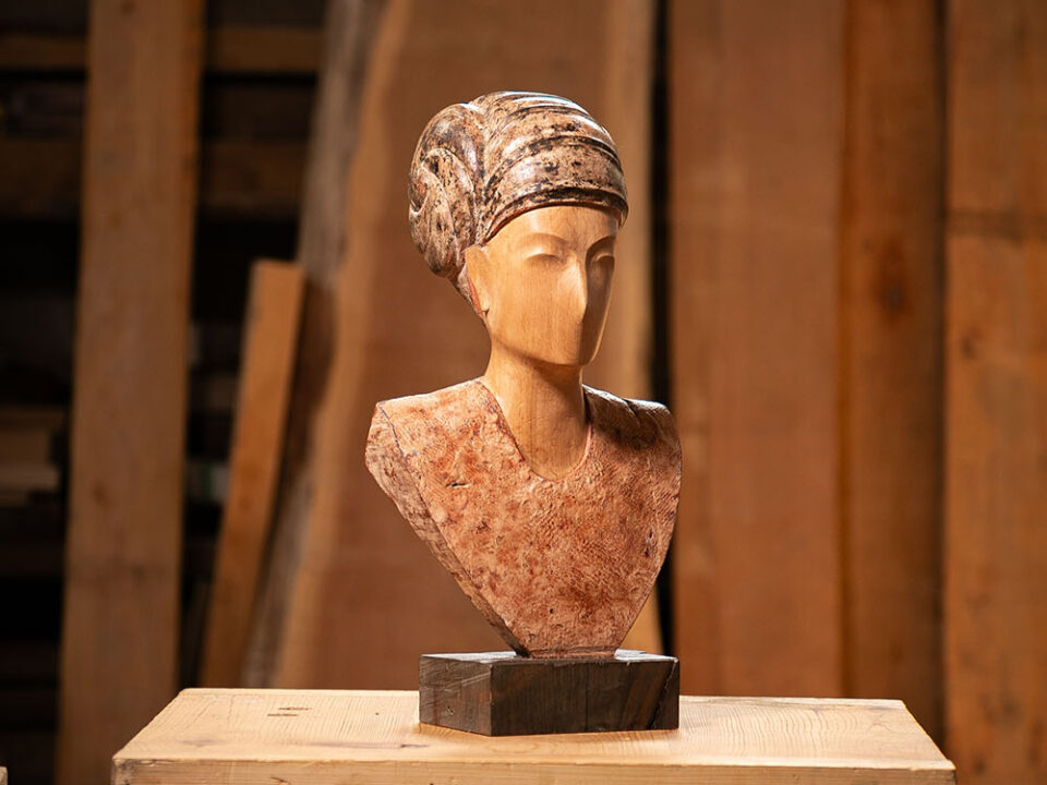 Talla en madera. Serie Imágenes del bosque. Imagen III. Aliso y estuco. 23x47x18cm. Gubiarte