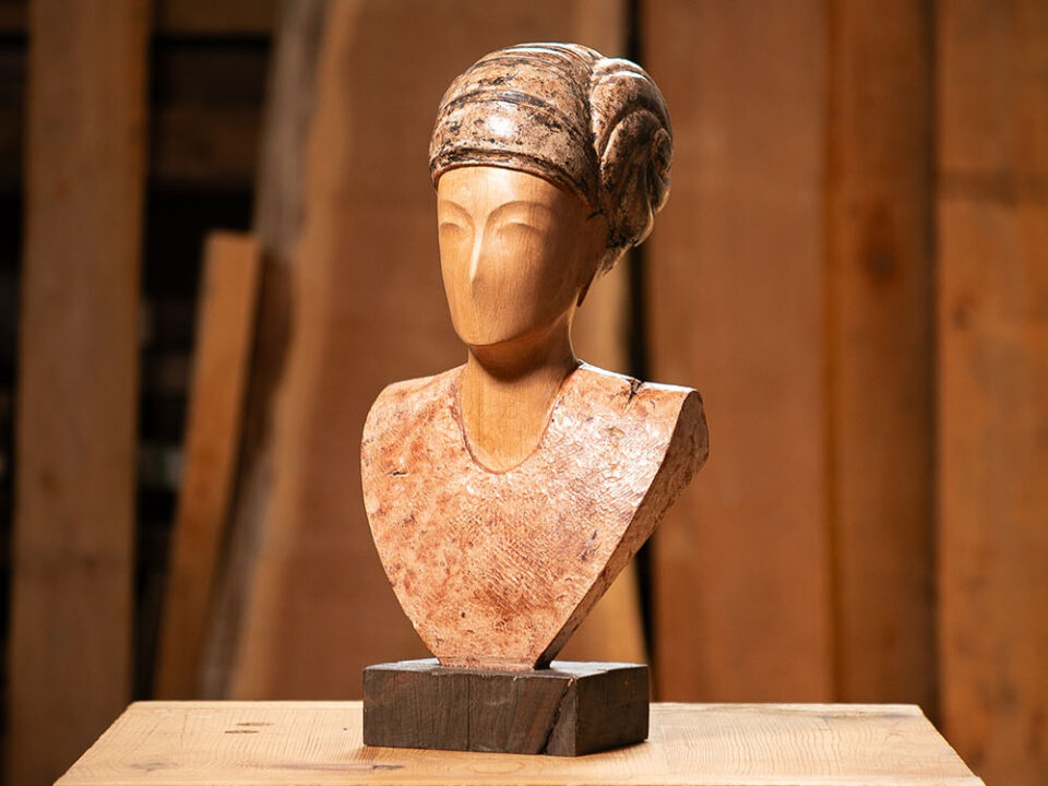 Talla en madera. Serie Imágenes del bosque. Imagen III. Aliso y estuco. 23x47x18cm. Gubiarte