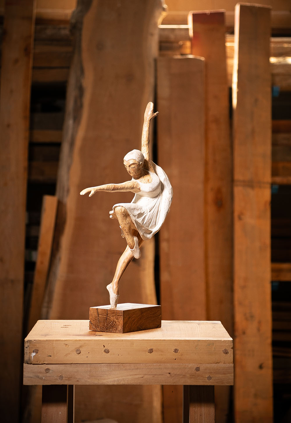 Talla en madera. Serie Movimiento. Bailarina. Aliso. 34x67x12cm. Gubiarte