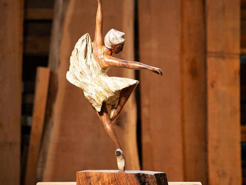 Talla en madera. Serie Movimiento. Bailarina. . Gubiarte