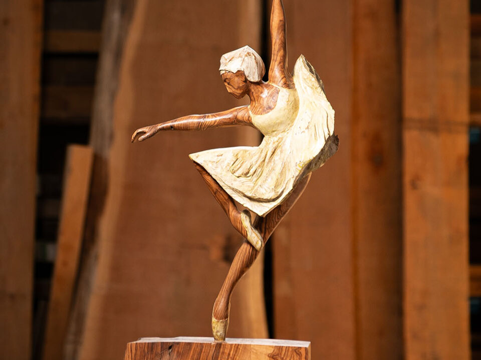 Talla en madera. Serie Movimiento. Bailarina. . Gubiarte