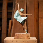 Detalle Talla en madera. Serie Movimiento. Bailarina. Gubiarte