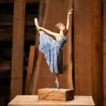 Detalle Talla en madera. Serie Movimiento. Bailarina. Gubiarte