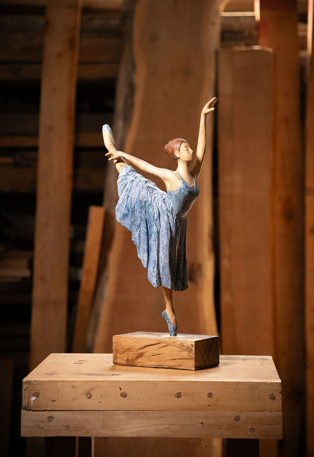Detalle Talla en madera. Serie Movimiento. Bailarina. Gubiarte