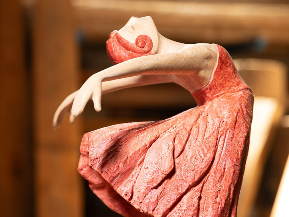 Detalle Talla en madera. Serie Movimiento. Bailarina. Gubiarte