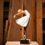 Talla en madera. Serie Movimiento. Bailarina. Aliso. 42x28x63. Gubiarte