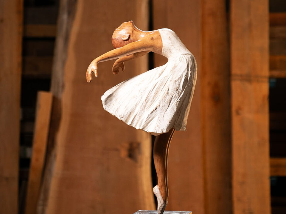Talla en madera. Serie Movimiento. Bailarina. Aliso. 42x28x63. Gubiarte