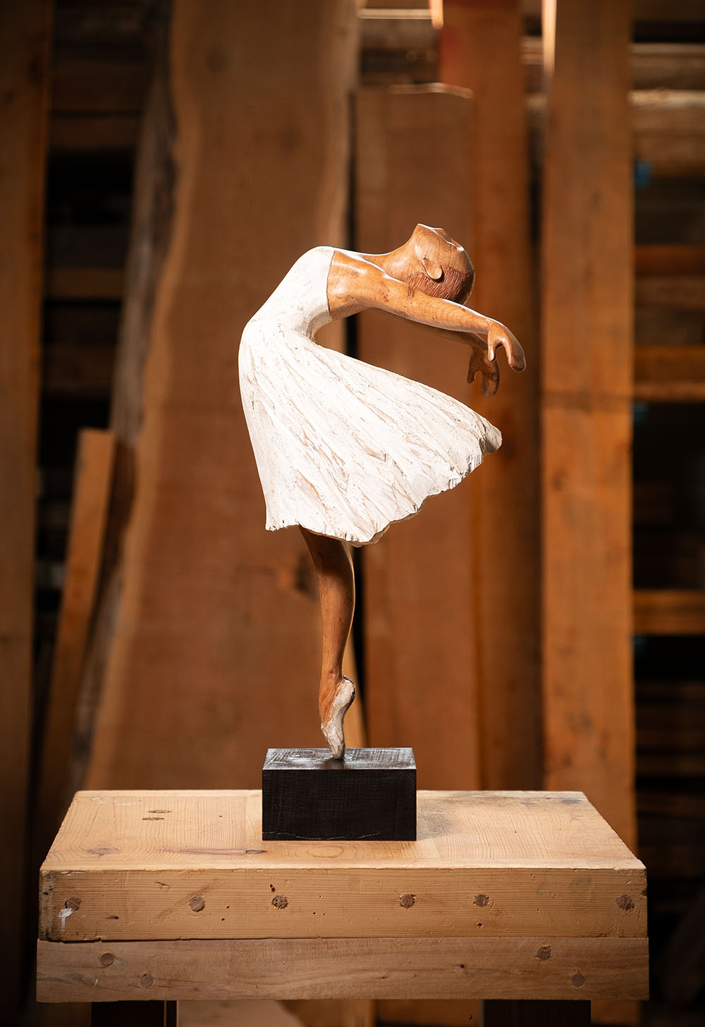 Talla en madera. Serie Movimiento. Bailarina. Aliso. 42x28x63. Gubiarte