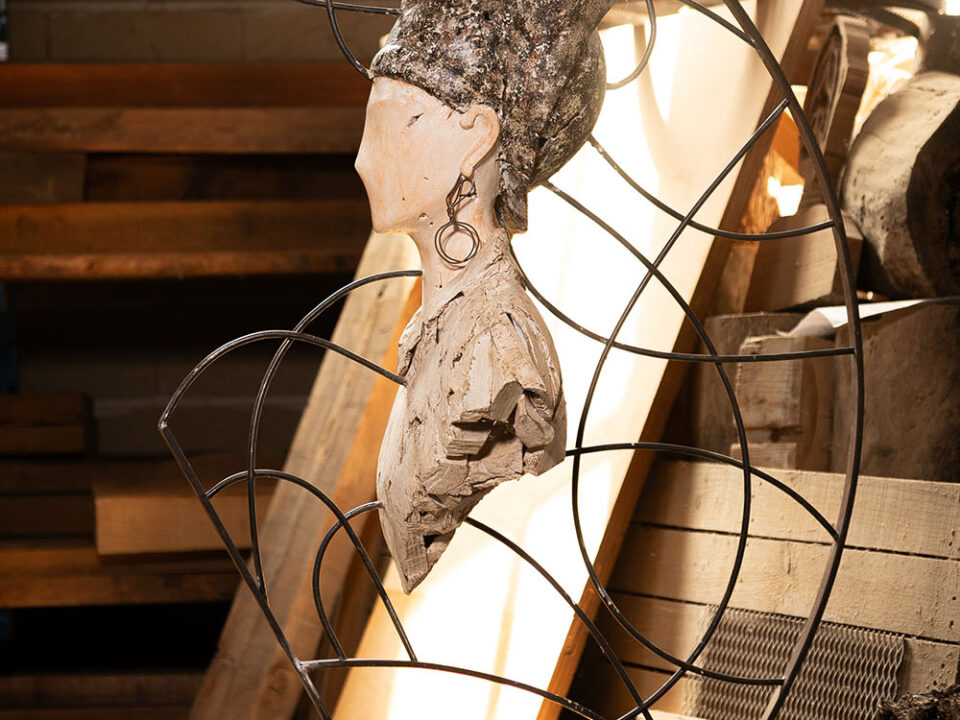 Escultura en madera y hierro. Gubiarte