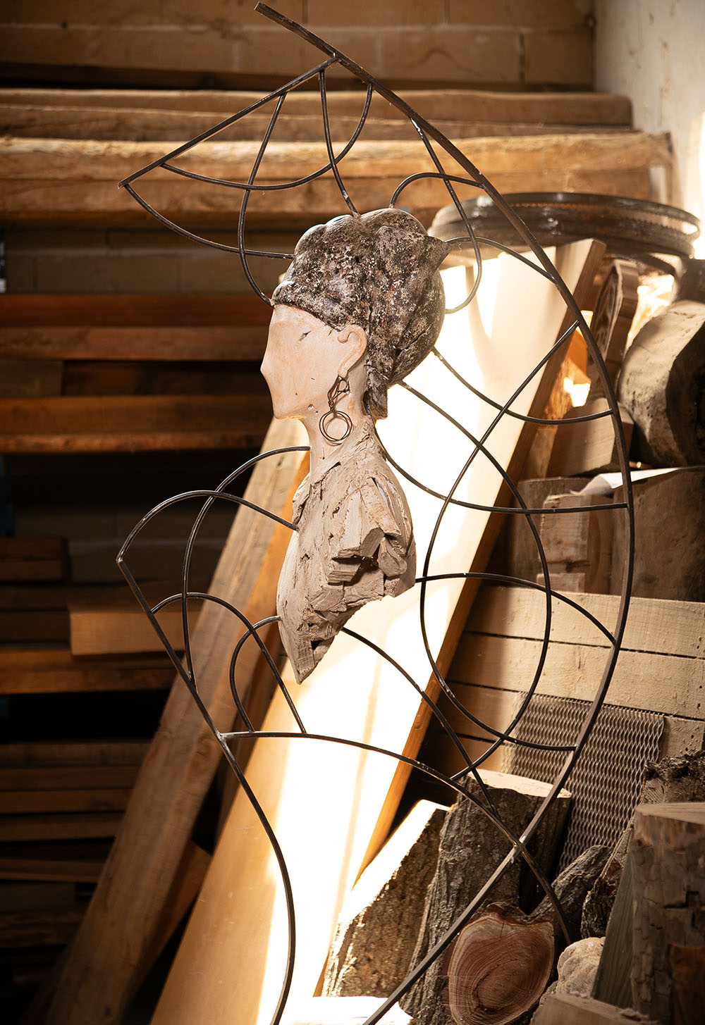 Escultura en madera y hierro. Gubiarte