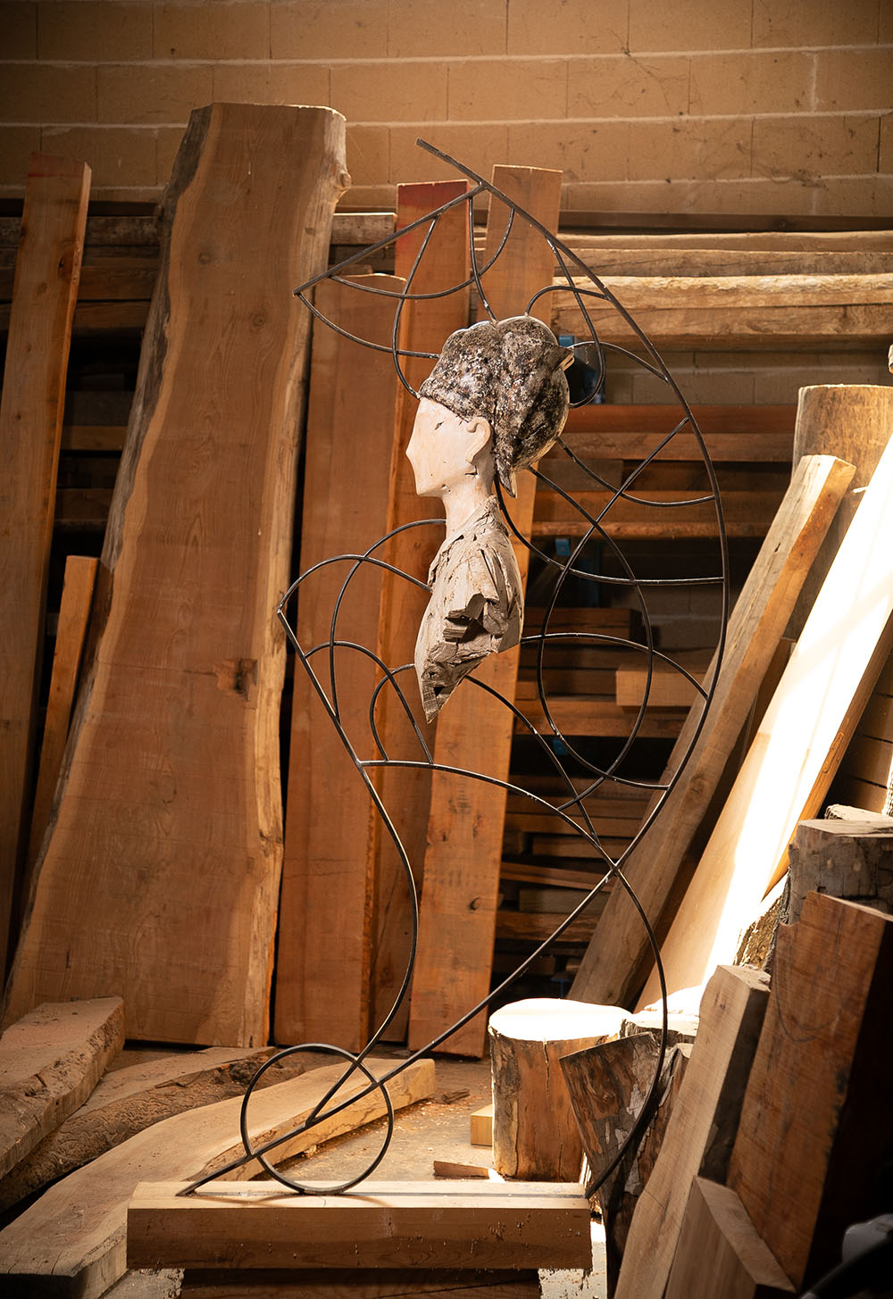 Escultura en madera y hierro. Gubiarte