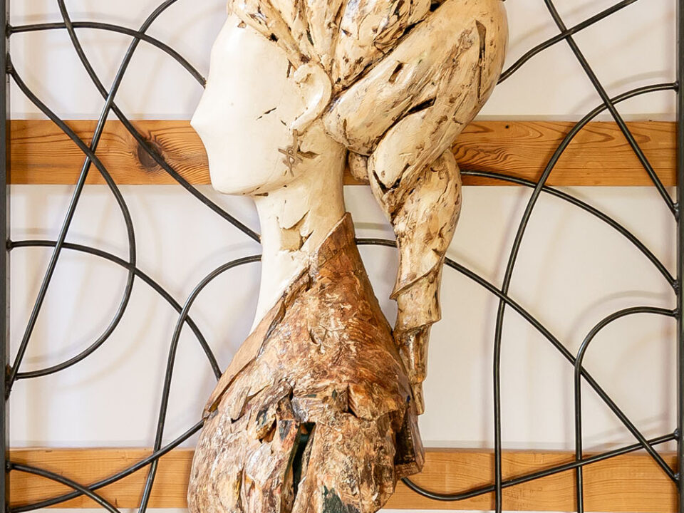 Talla en madera. Serie retratos. Brisa II. Hierro y madera policromada. 85x124x24cm. Gubiarte