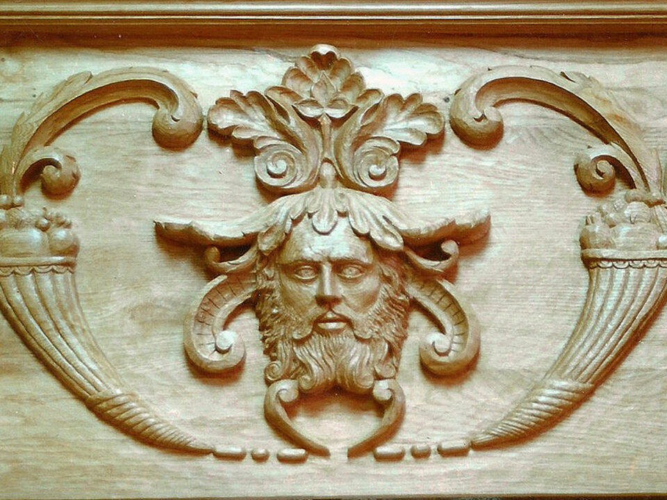Talla en madera. Talla aplicada. Detalle friso roble. Gubiarte