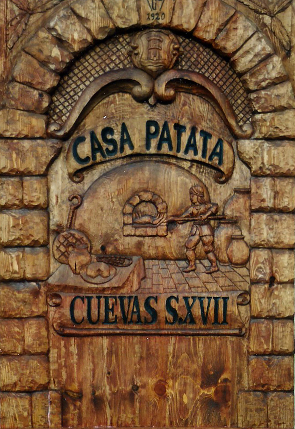 Talla en madera. Cartelería. Cartel Casa Patata. Gubiarte.
