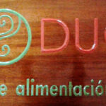 Talla en madera. Cartelería. Cartel Ecotienda. Gubiarte