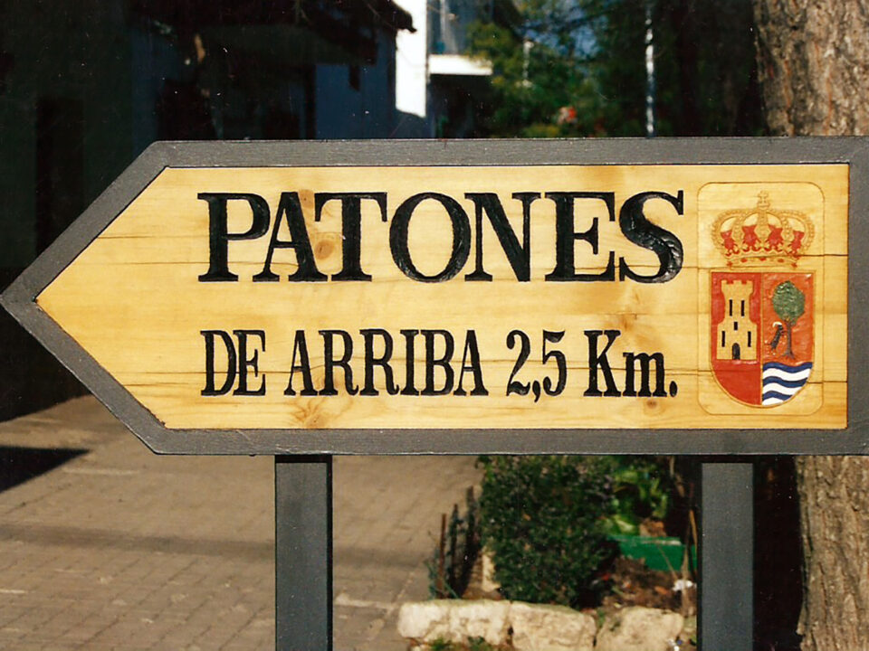 Talla en madera. Cartelería en madera. Cartel Patones. Gubiarte