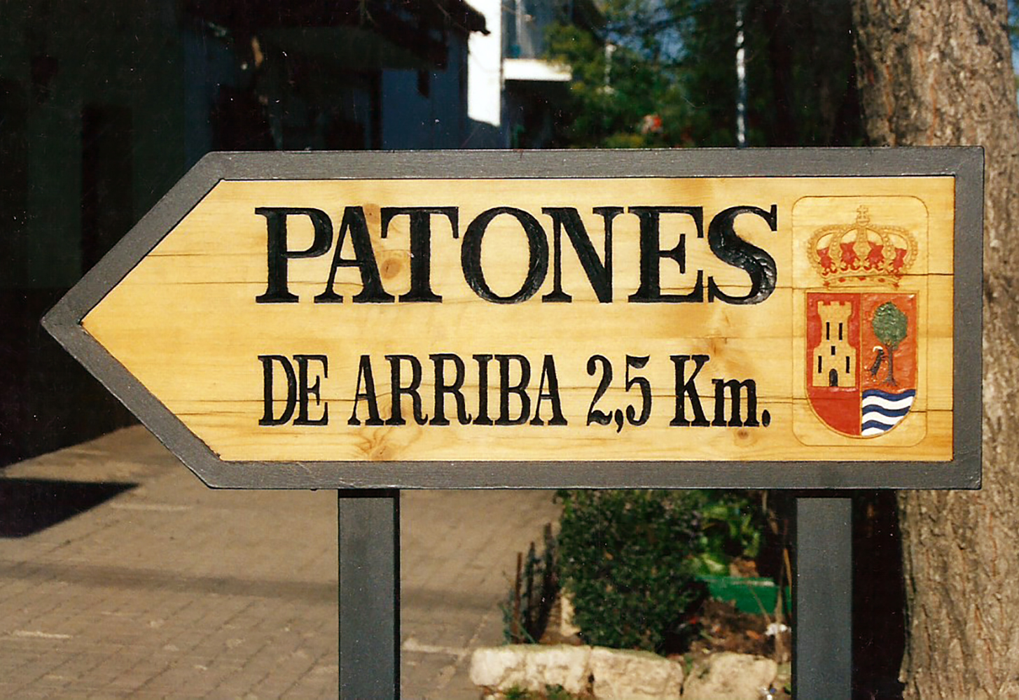 Talla en madera. Cartelería en madera. Cartel Patones. Gubiarte