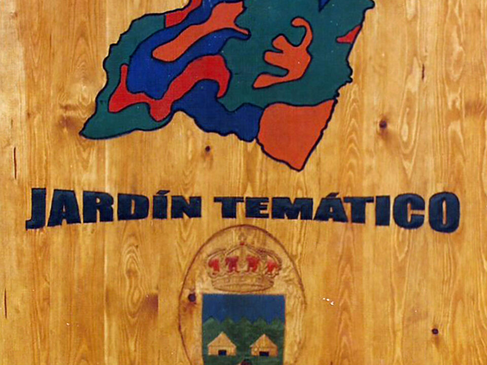 Talla en madera. Cartelería en madera. Cartel jardín temático. Gubiarte.