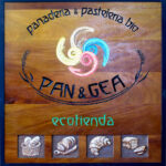 Talla en madera. Cartelería en madera. Cartel pan gea. Gubiarte
