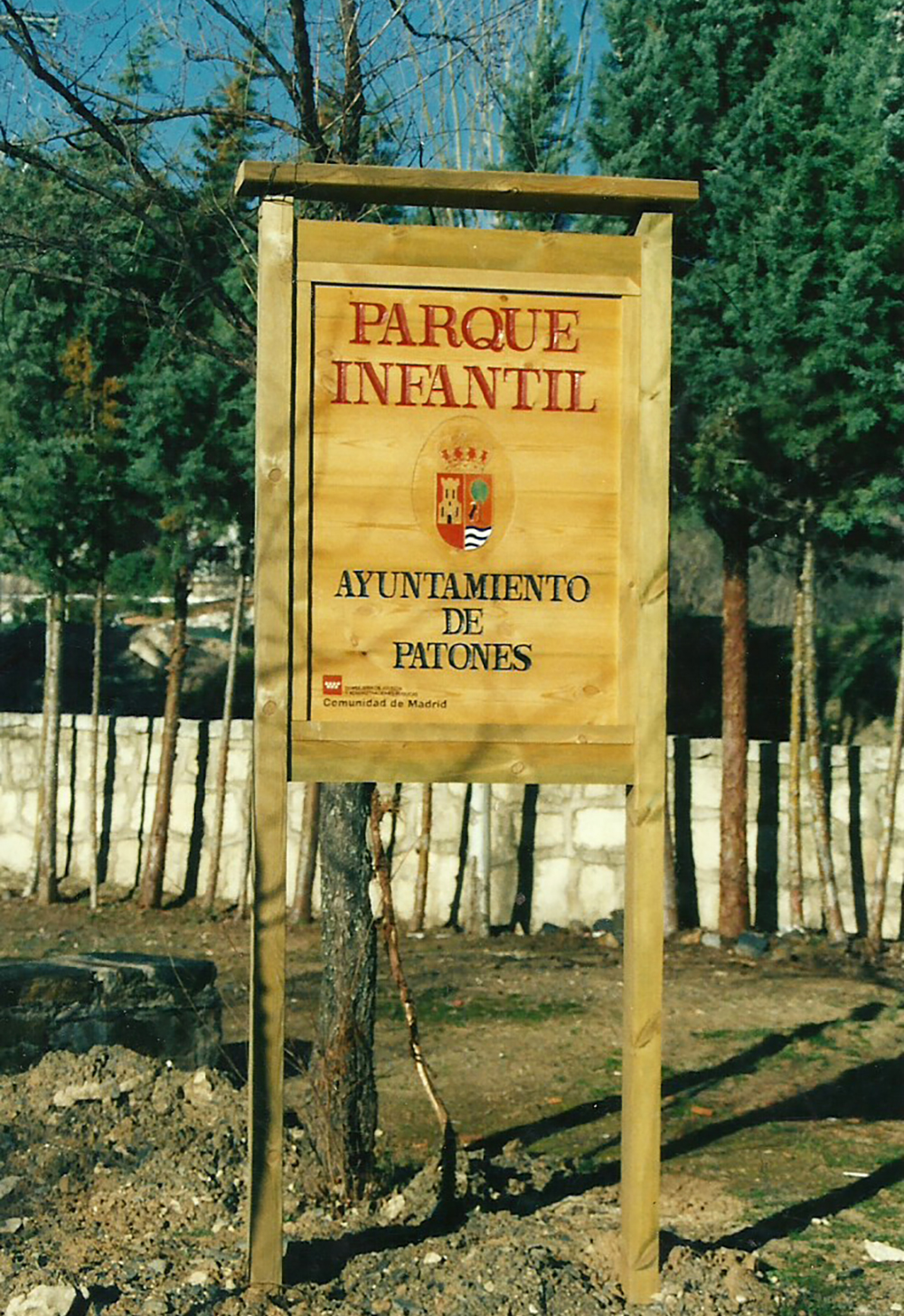 Talla en madera. Cartelería en madera. Cartel parque infantil. Gubiarte