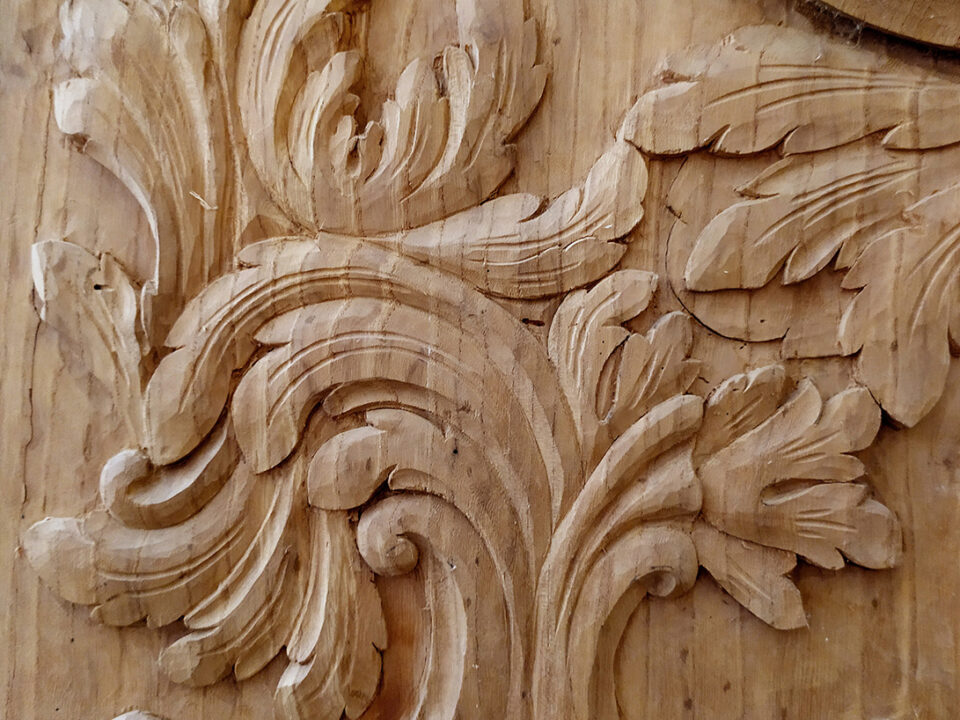 Talla en madera. Talla aplicada. Detalle sitial. Gubiarte
